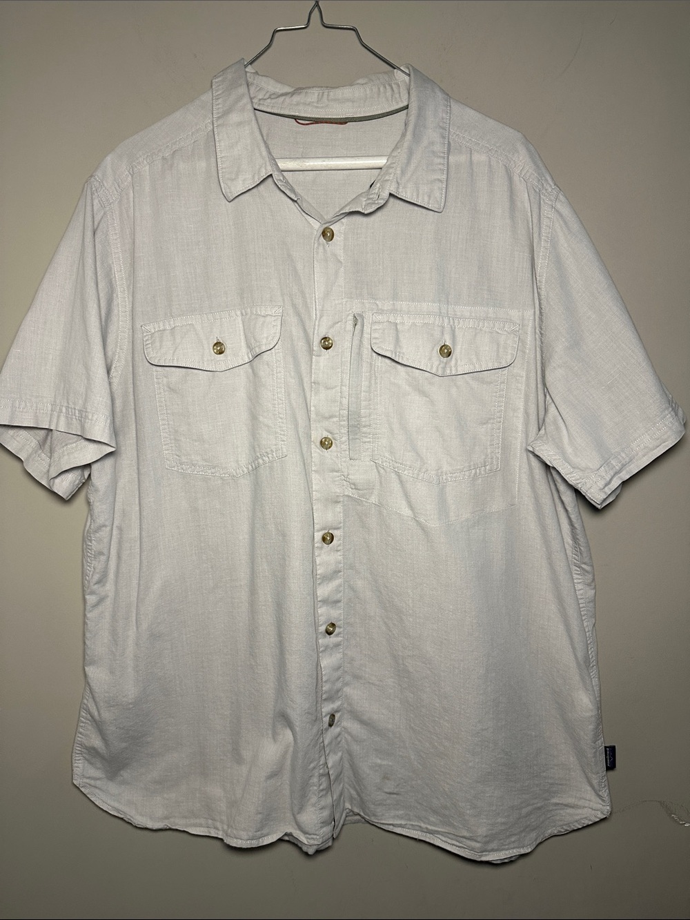 Patagonia Men's hemp organic cotton light gray Short-Sleeve Button-Up Shirt
